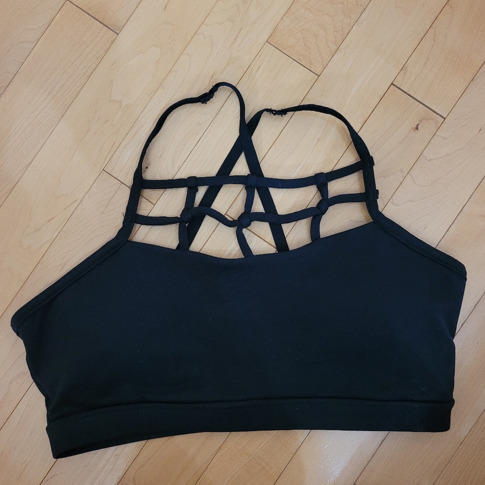 Forever 21 Sports Bra in black size LG